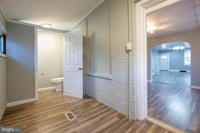 Building Photo - 951 Springfield Rd