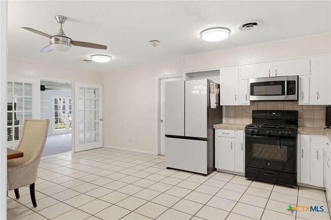 Building Photo - 803 Hibiscus Ln