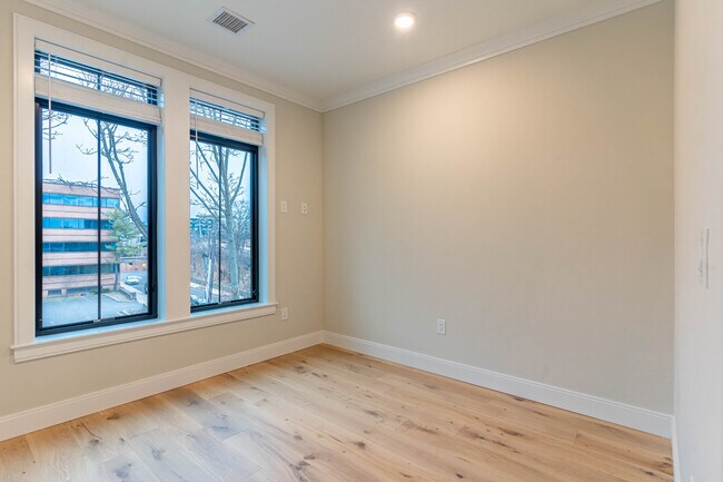 Foto del edificio - 165 Everett St