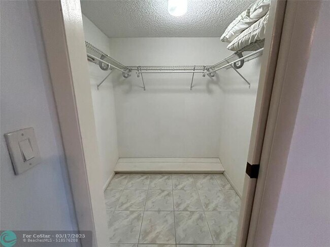 Building Photo - 5190 Las Verdes Cir