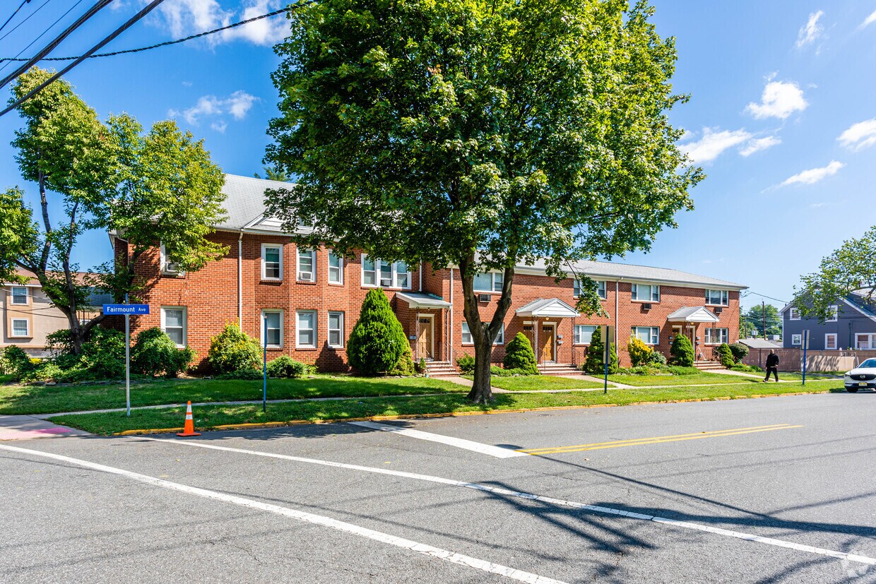Primary Photo - 140 Grand Ave