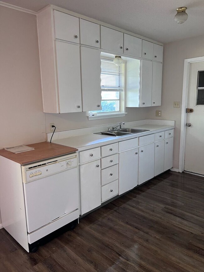 Foto del edificio - 1217 Briarwood Dr