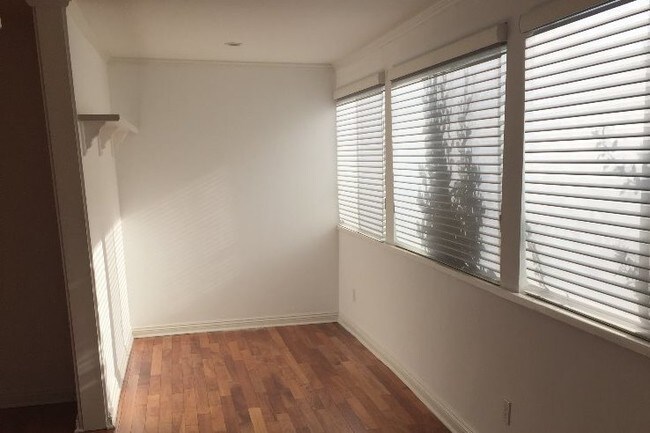 Foto del edificio - 262 N Crescent Dr