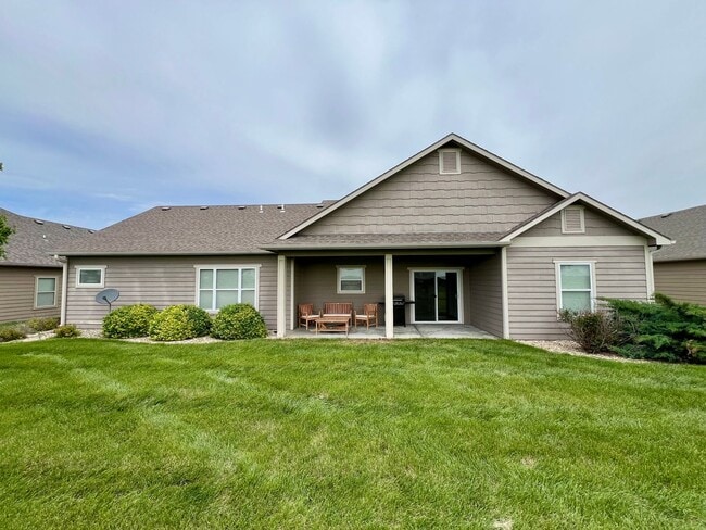 Building Photo - Executive Style Home in Grand Mere