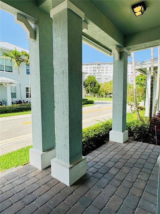 Building Photo - 3956 Poinciana Ln
