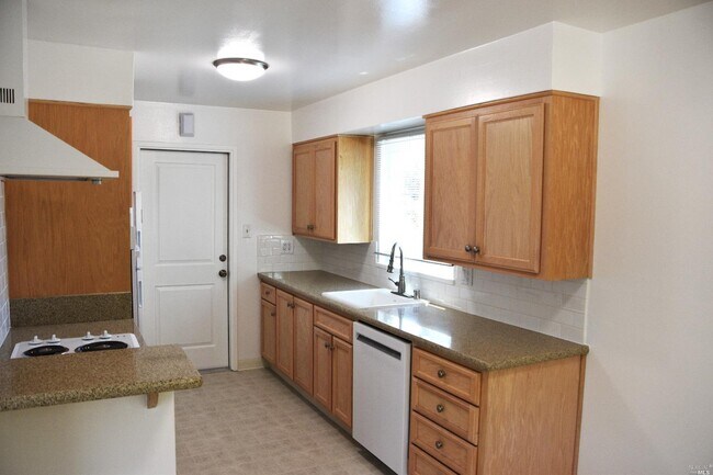 Building Photo - 2825 Heatherstone Dr