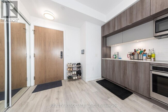 Photo du bâtiment - 585 Bloor St E