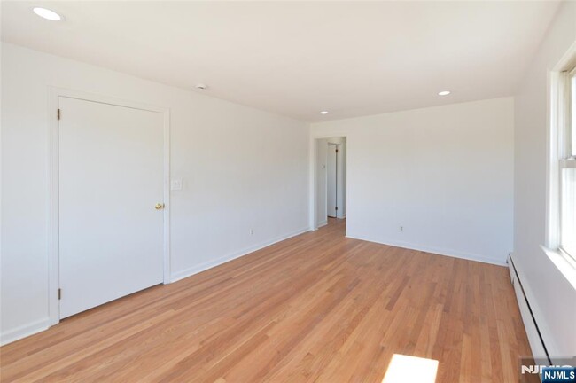Building Photo - 36 Scudder St