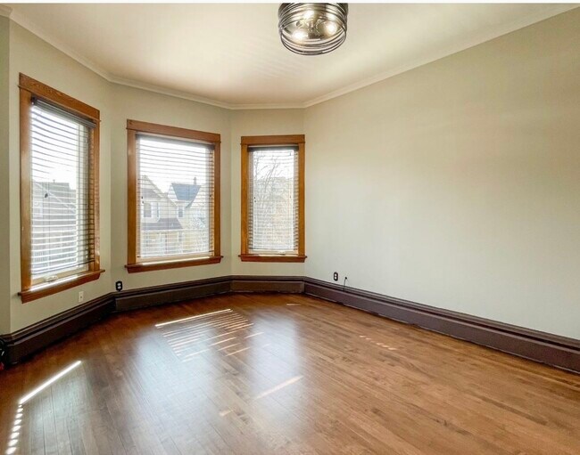 Foto del edificio - 3422 W McLean Ave