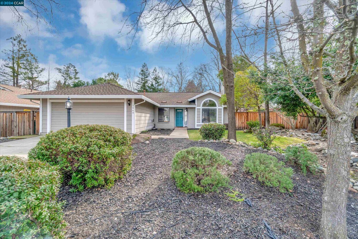 Primary Photo - 1060 St Andrews Dr