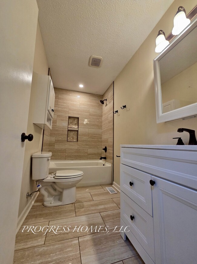 Foto del edificio - 327 Larkwood Dr SW