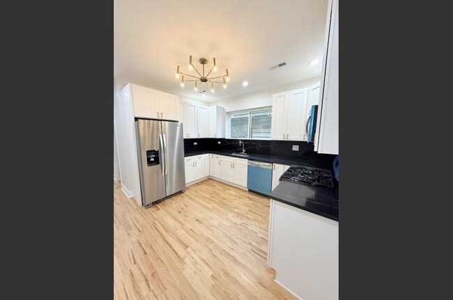 Kitchen L - 7718 S Bishop St