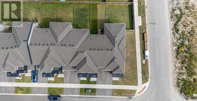 Building Photo - 4 Rochester Dr