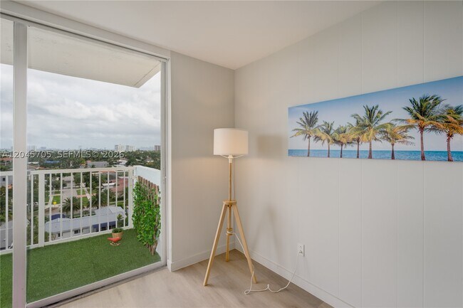 Foto del edificio - 2000 NE 135th St