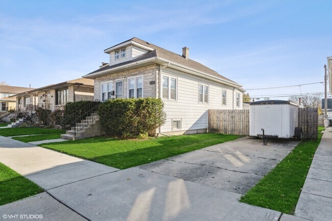 Building Photo - 7735 W Catalpa Ave