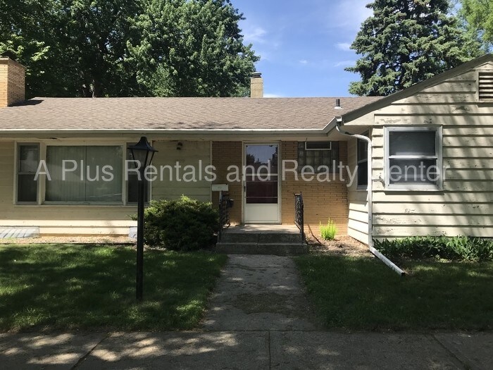 Primary Photo - Huge 4+ BD corner house for rent!