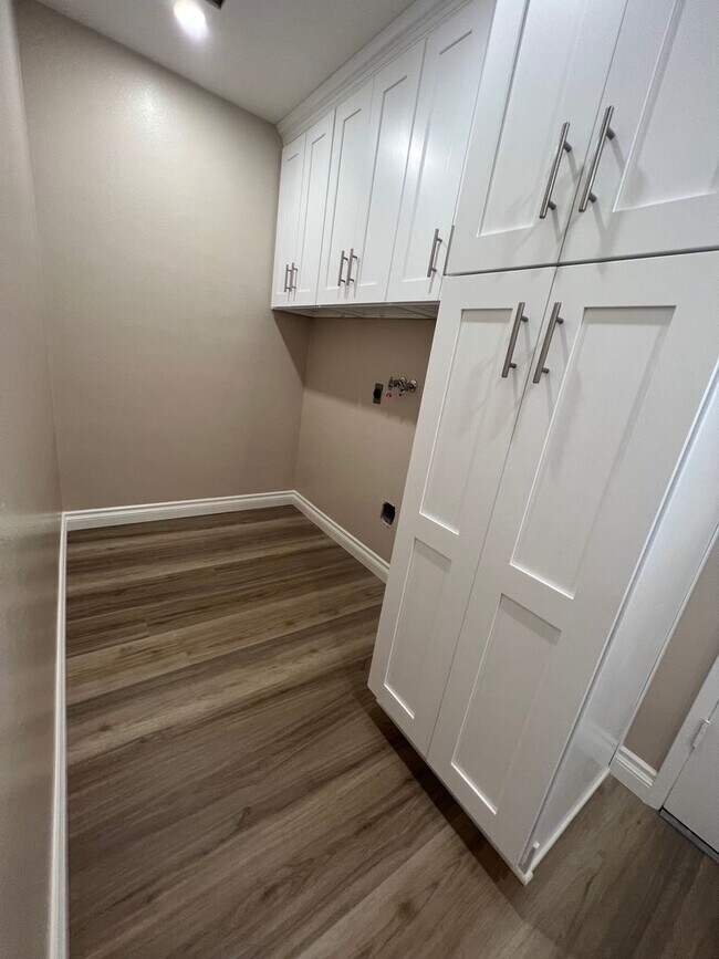 Building Photo - The Popular El Dorado model updated in Leisure Village