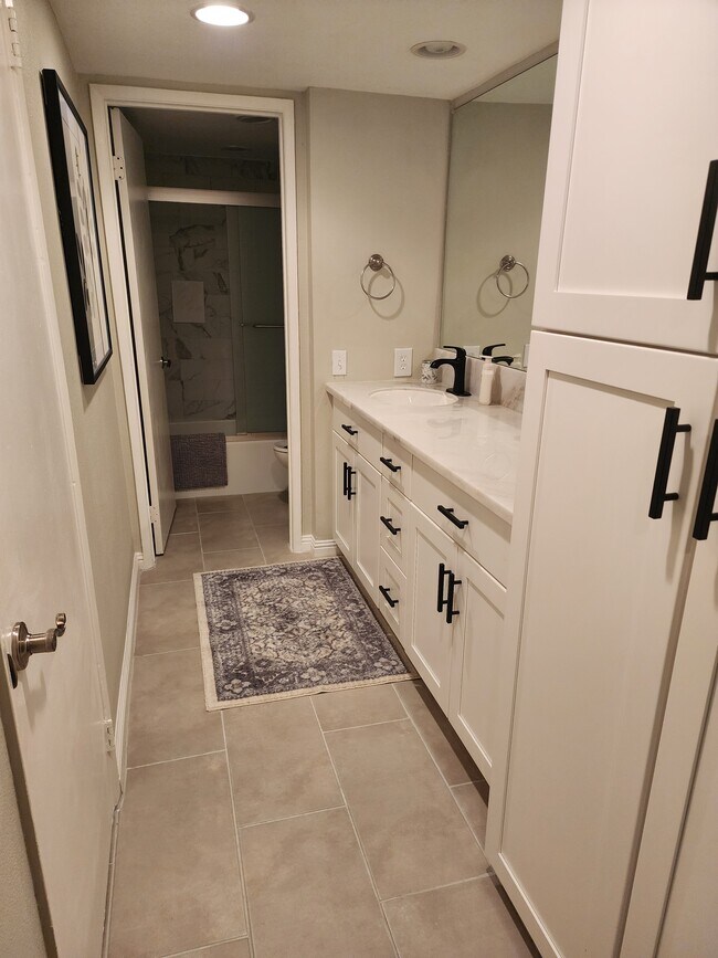 Building Photo - 1050 E Ramon Rd