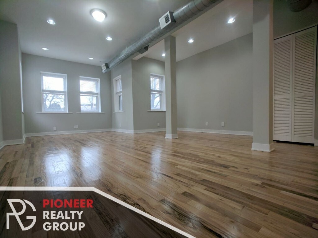 Primary Photo - Logan Square apartment with Central AC