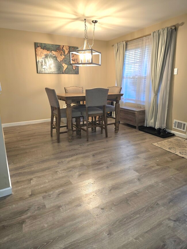 Building Photo - 9 Balsam Ct