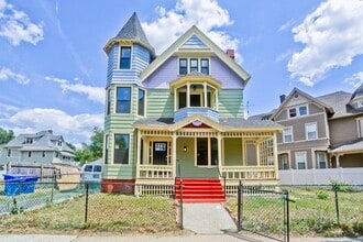 Building Photo - 205 St James Ave