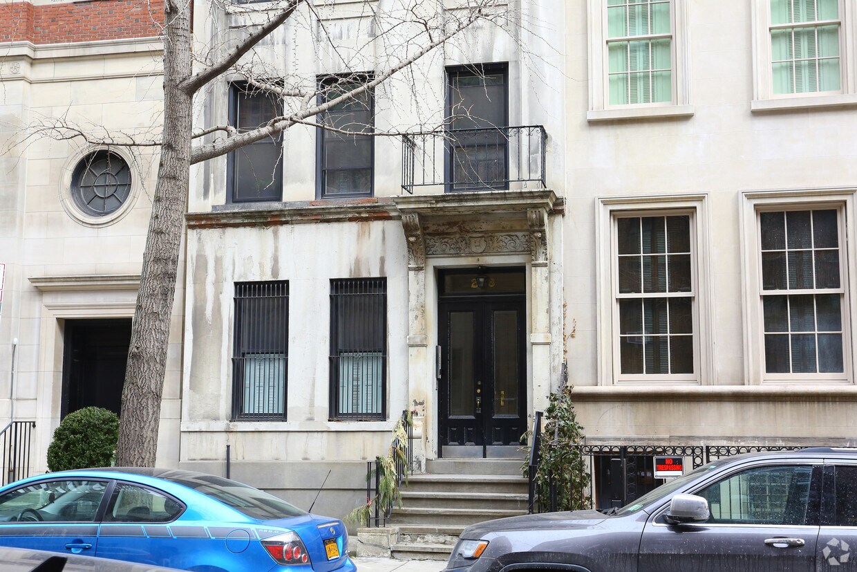 Foto del edificio - 243 E 71st St