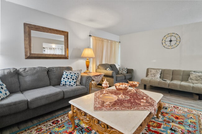 Photo - 2811 SW Archer Rd Apartment