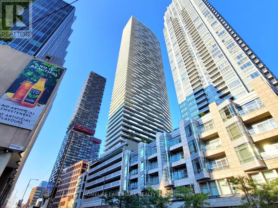 Primary Photo - 2221 Yonge St