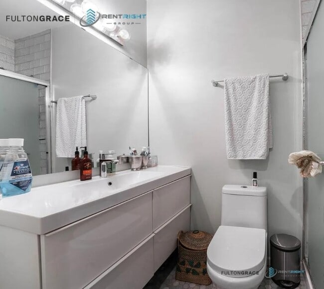 Building Photo - 2651 W Armitage Ave