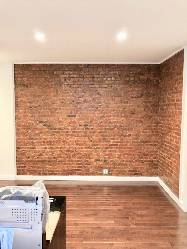 Building Photo - 395 St Johns Pl