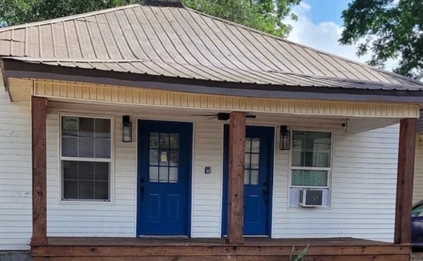 Building Photo - 426 W King St