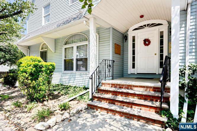 Primary Photo - 133 Center St