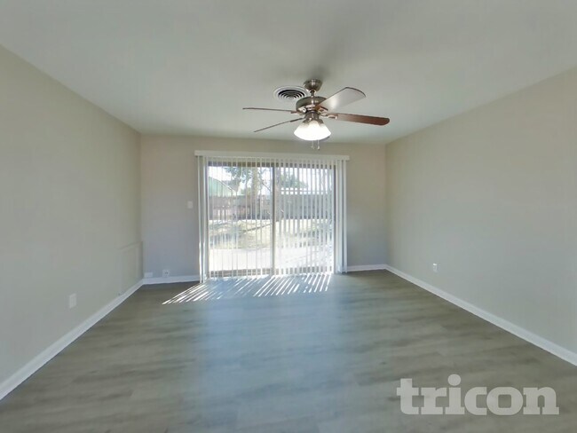 Building Photo - 1122 Ibsen Ave