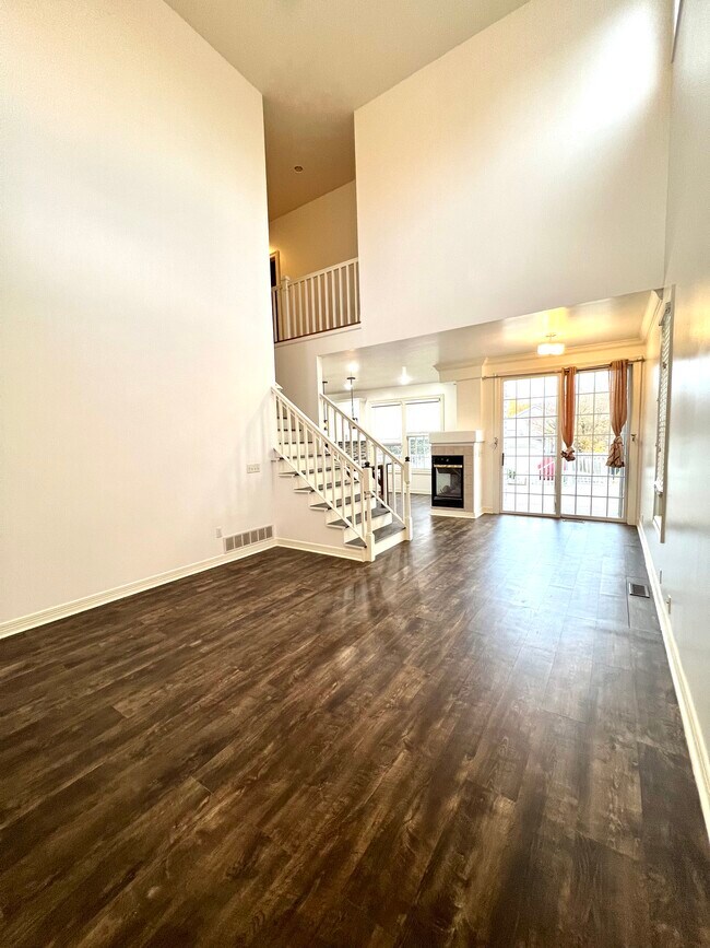 Building Photo - 1715 S 173rd Plz