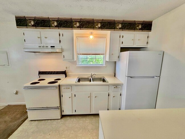 Building Photo - Lease Up 120