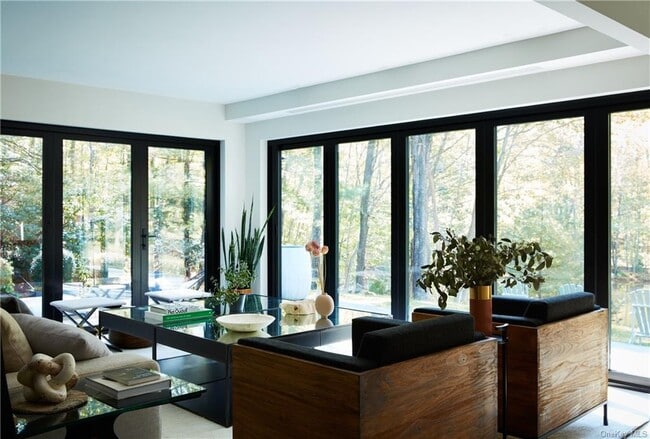 Foto del edificio - 314 Stone Hill Rd