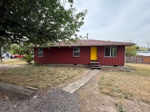 Building Photo - 31545 NW Hillcrest St