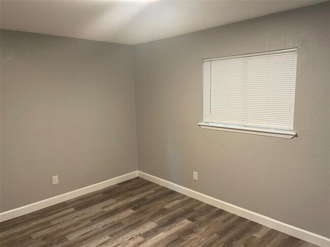 Building Photo - 10518 Heizer Dr