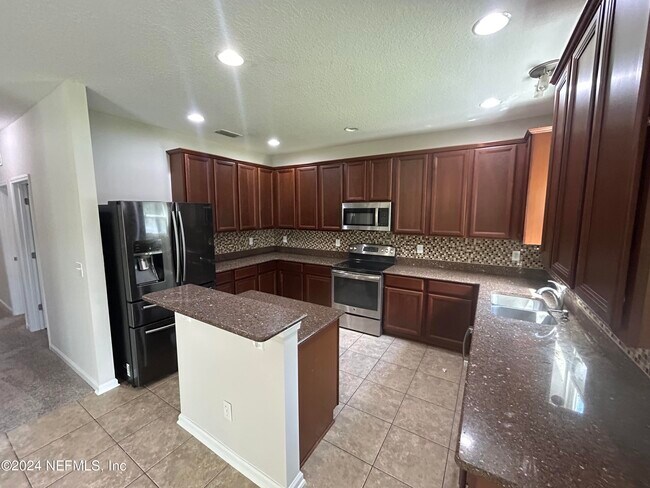 Building Photo - 487 S Aberdeenshire Dr