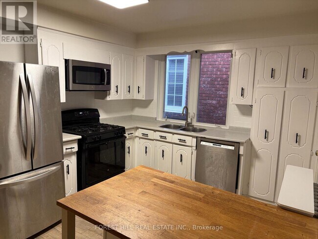 Photo du bâtiment - 120 Earlscourt Ave
