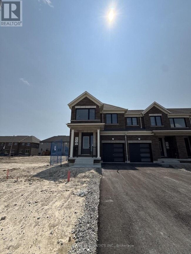 Building Photo - 214 Stinson Cres