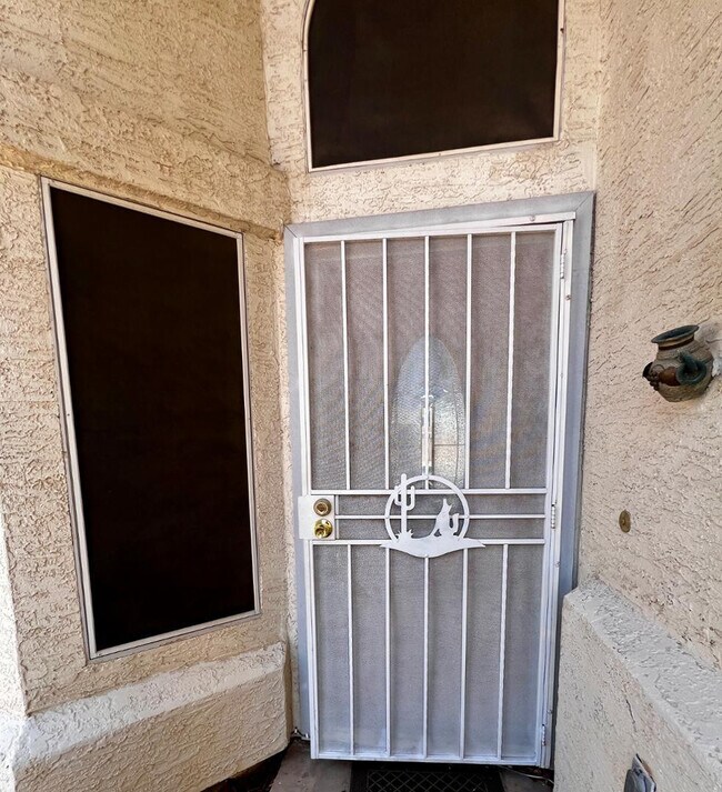 Foto del edificio - 1631 N Garrett Dr