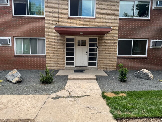 Photo - 705 Moore St Apartments