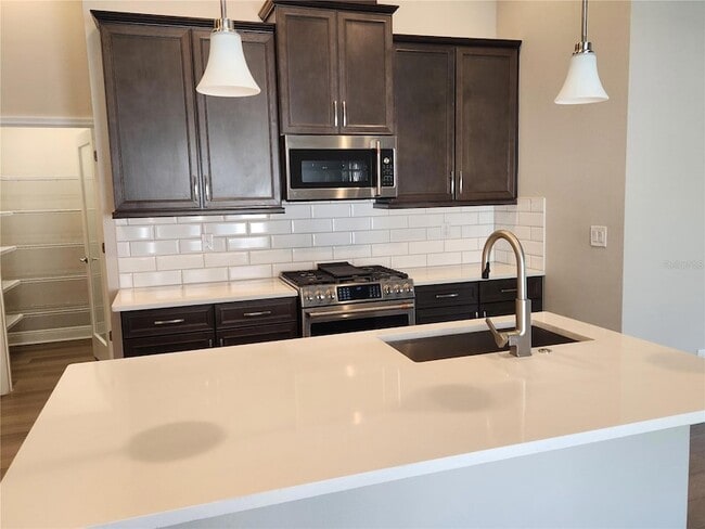 Building Photo - 12569 Oak Hill Way