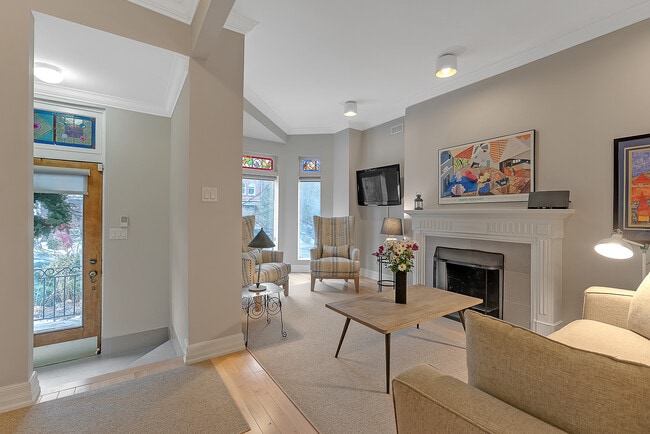 Building Photo - 47 Howland Ave