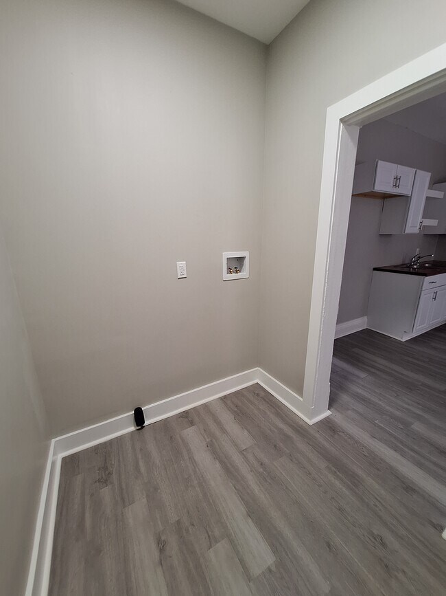 Foto del edificio - 1916 Constitution Blvd