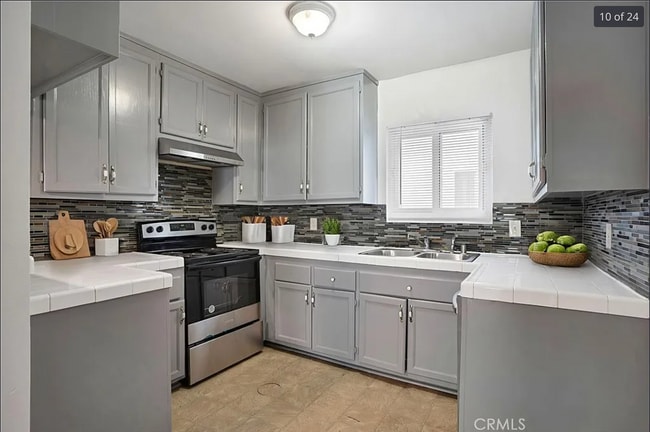 Foto del edificio - 218 E Tamarack Ave