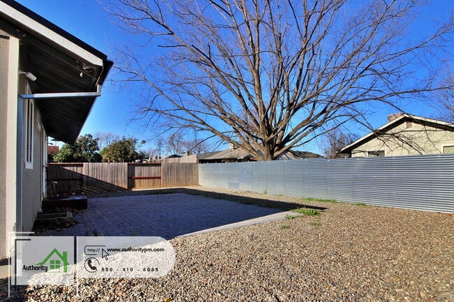 Building Photo - 2870 Iris St