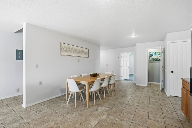 Building Photo - 9525-9529 E Mission Ave