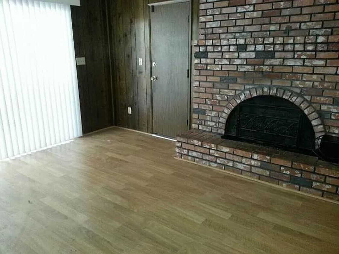 Building Photo - Do Not Disturb The Tenant!